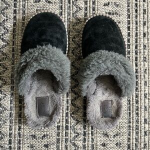 UGG Women’s House Shoes Size 7